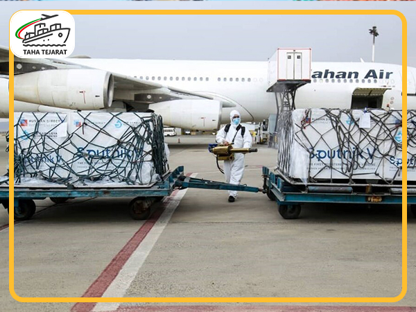 چرخ های مخصوص حمل بار هوایی از چین به ایران در کنار هواپیما